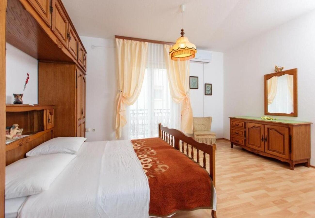 Apartment Knez 1 - 50 M From Beach Podstrana Exteriér fotografie