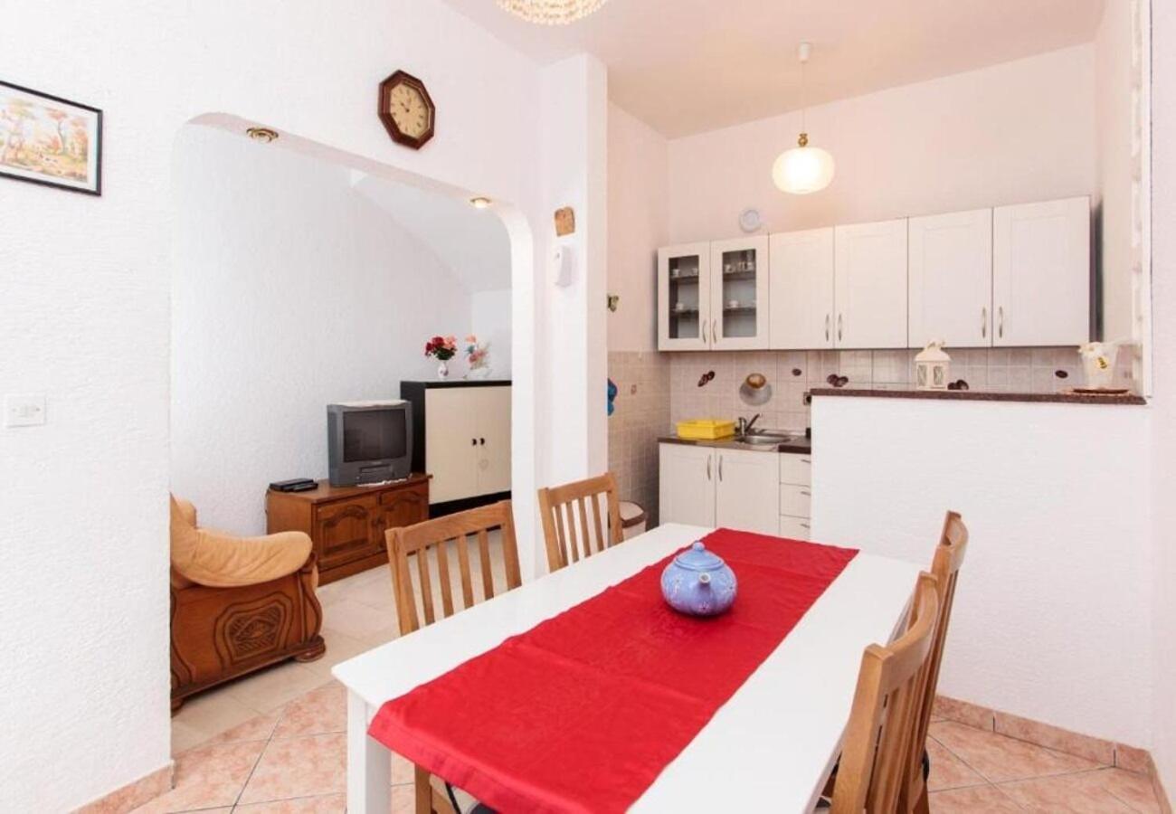 Apartment Knez 1 - 50 M From Beach Podstrana Exteriér fotografie
